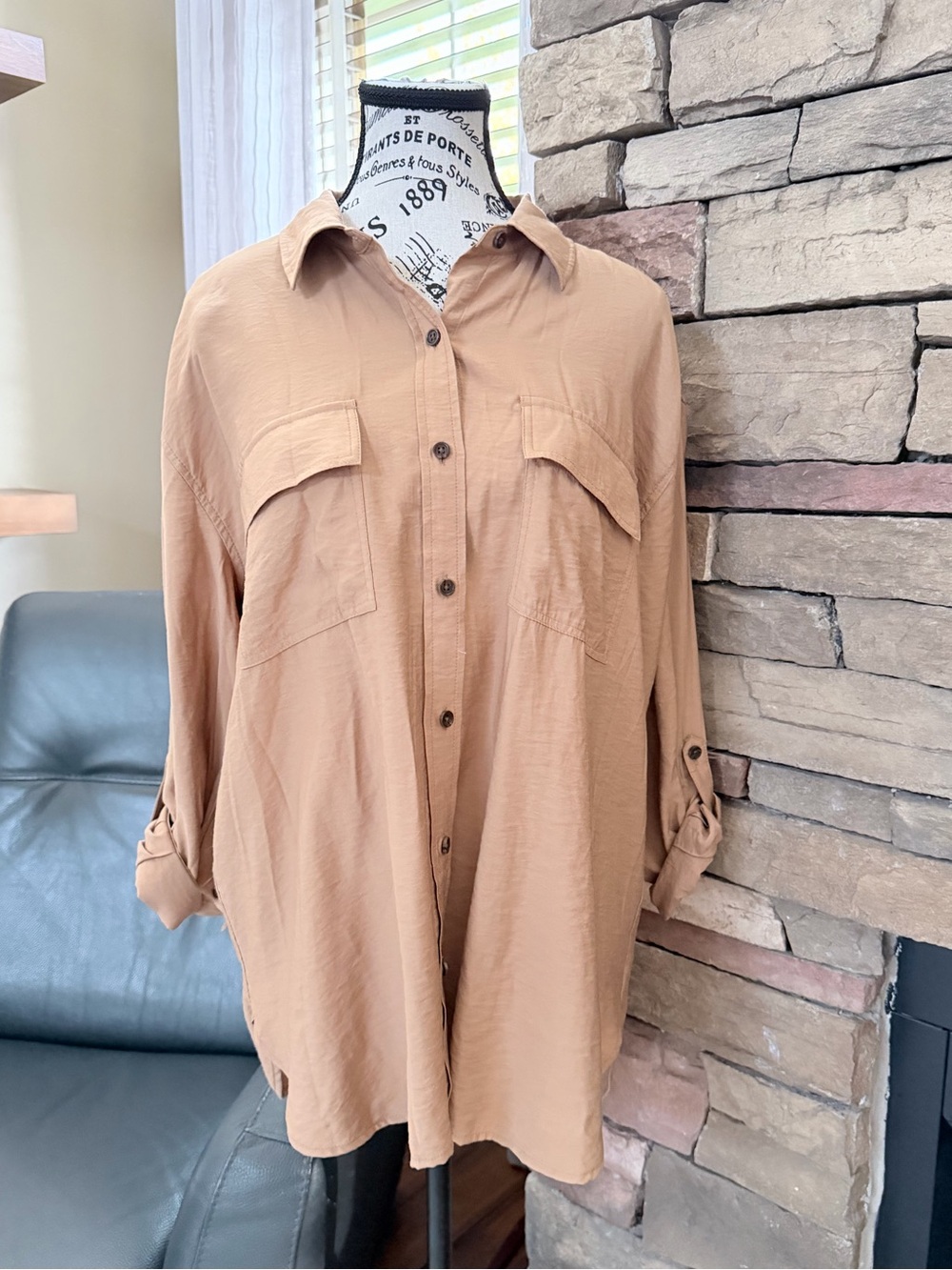 BANANA REPUBLIC Tan Button-Up Shirt with Chest Pockets